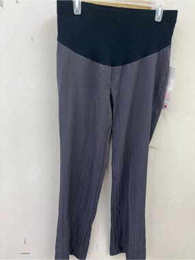 Two hearts maternity gray dress pants size medium NWT (32”X32”)